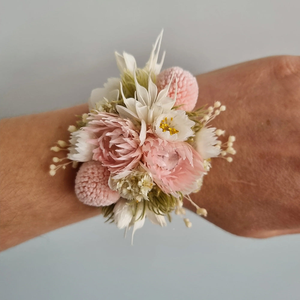 Dried Flower Wrist Corsage - white/pink